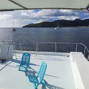 L'aquahome Sur L'eau Bateau-hôtel Les Trois-Ilets