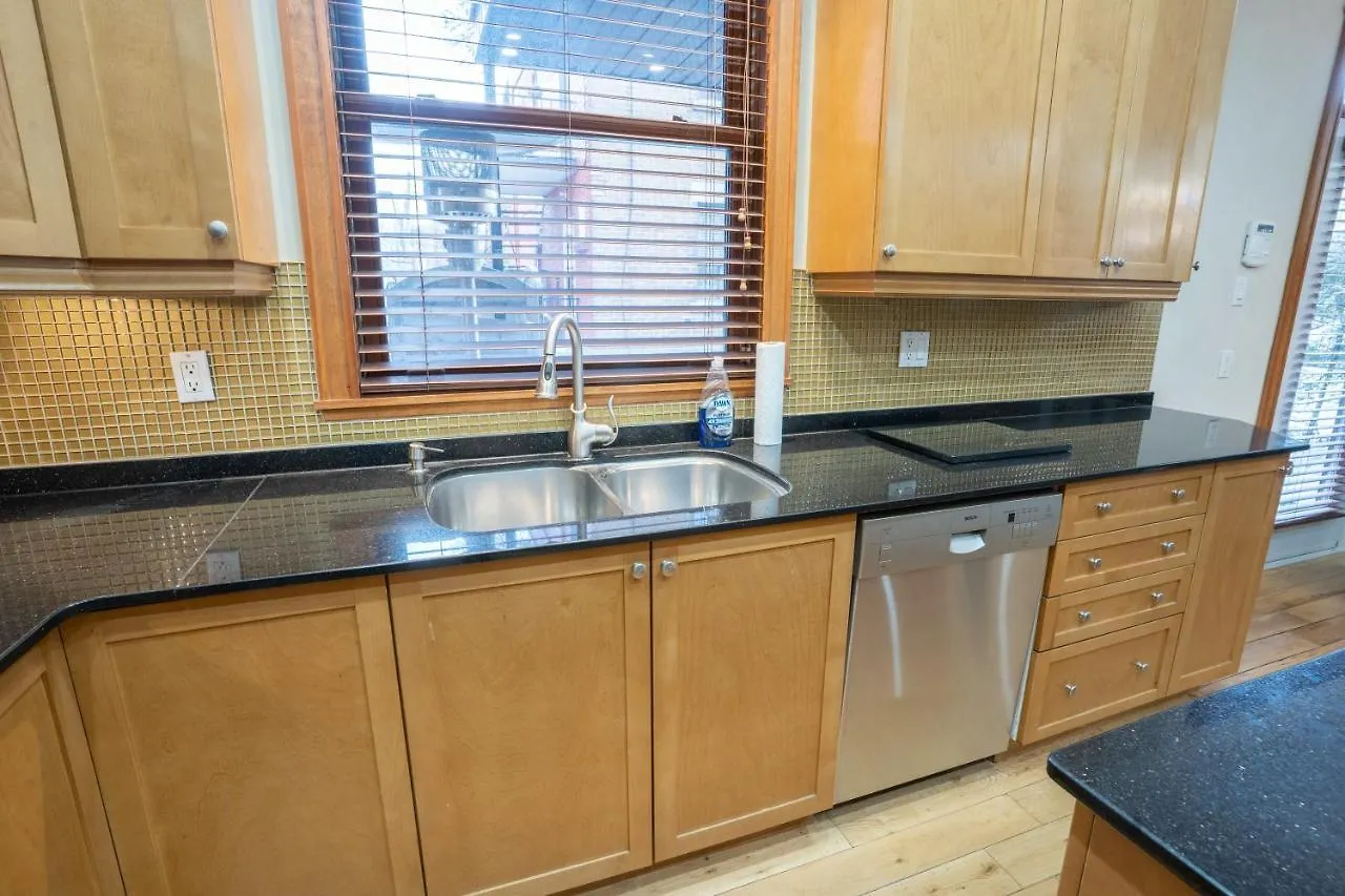 Appartement Chic 2Br Near Little Italy - 5Mins To Metro à Montréal Canada